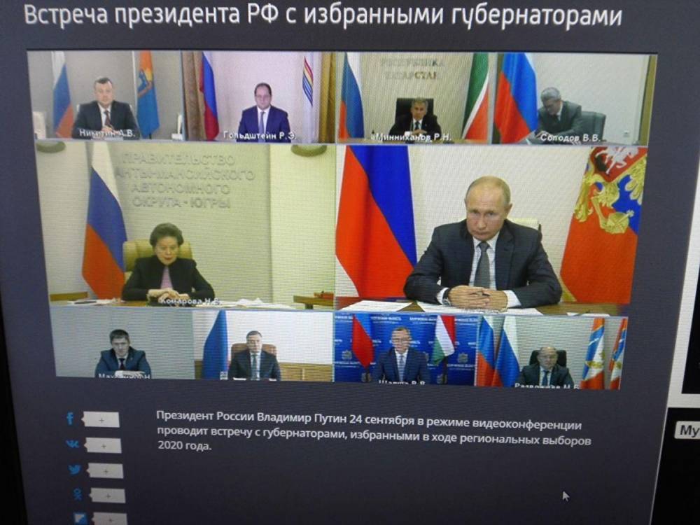 Комарова на встрече с Путиным устроила пикировку с коллегой за право первой задать вопрос