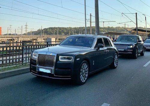 Стоит как 20 квартир: в Киеве заметили шикарный Rolls-Royce (ФОТО)