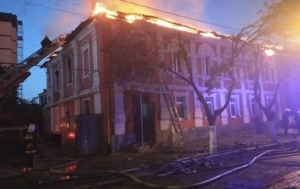 В Харькове ликвидировали пожар в жилом доме