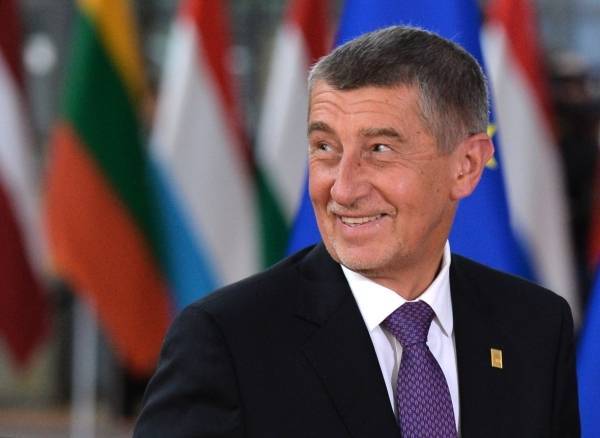 Премьер Чехии призвал ЕС оказать финансовую помощь белорусам