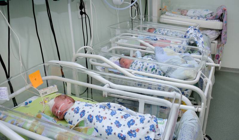 Кто крайний: врачи ответят за суррогатных младенцев