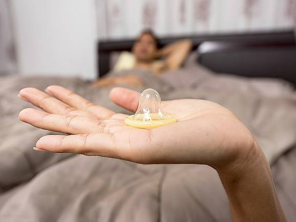 Во Вьетнаме использованные презервативы продавали под видом новых