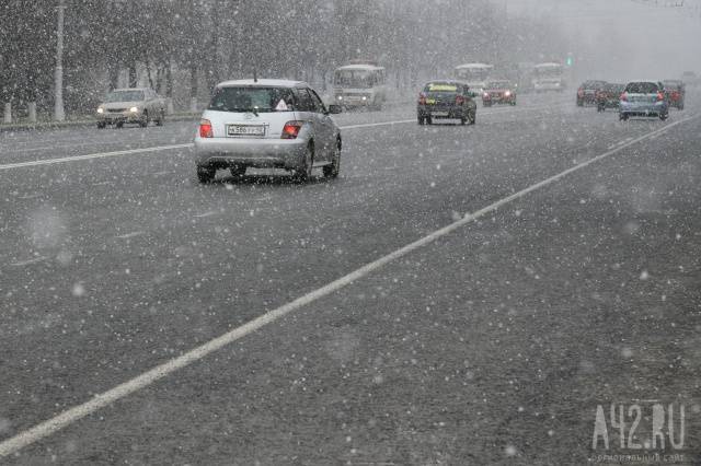 Снег и заморозки: кузбасских водителей предупредили об ухудшении погодных условий