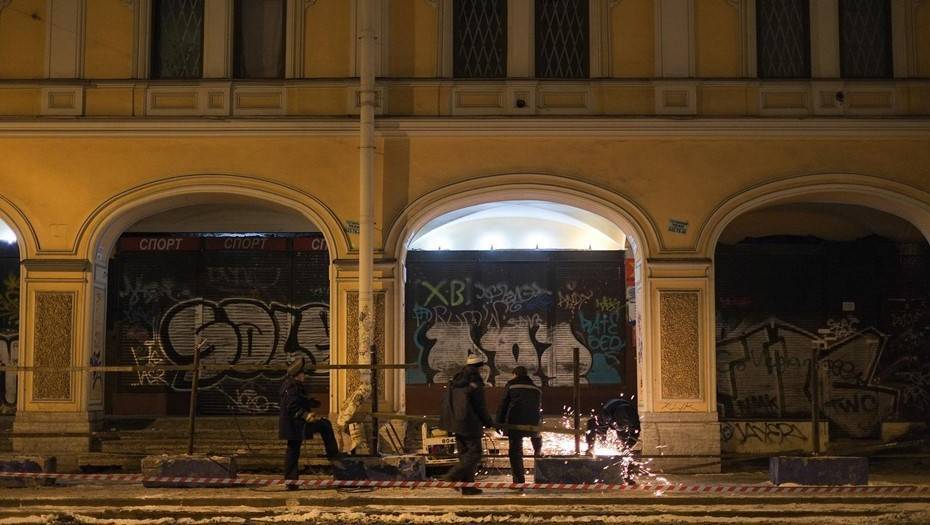 Центр Петербурга очистят от рекламы и экстремистских граффити