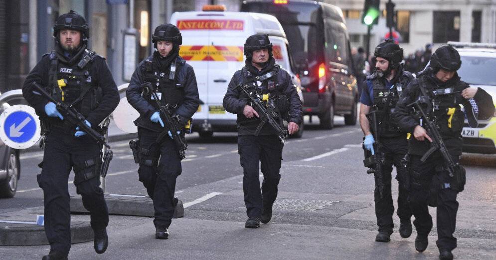 Лондонский полицейский застрелен задержанным в здании полиции