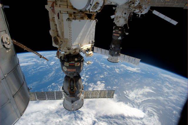 Экипаж МКС изолировался в российском сегменте для поиска утечки воздуха