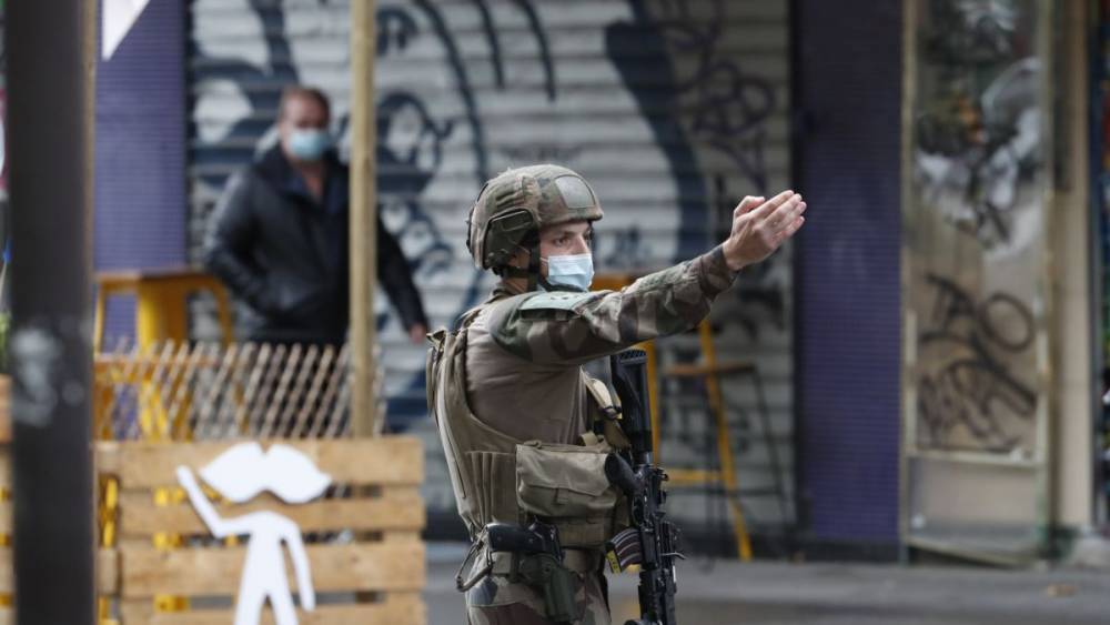 МВД Франции расследует нападение в Париже как теракт