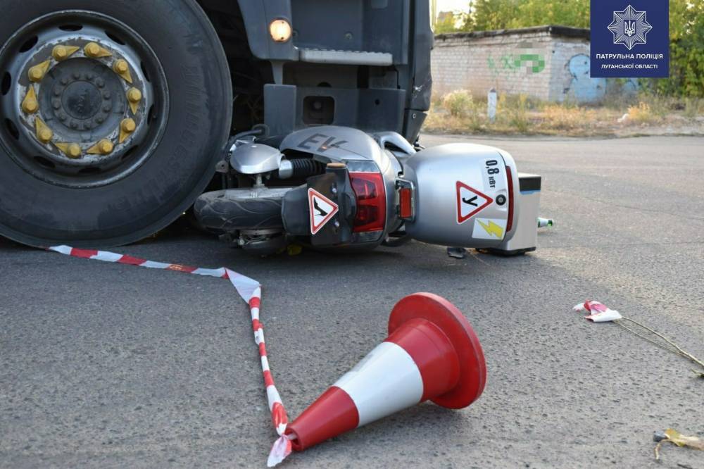 ДТП в Северодонецке: разбиты несколько авто, пострадала женщина-водитель мопеда