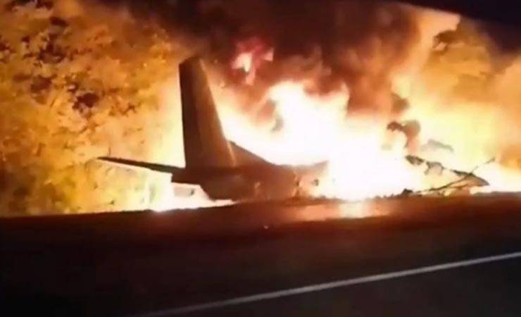 Под Харьковом разбился военный самолет с курсантами. Погибли 25 человек