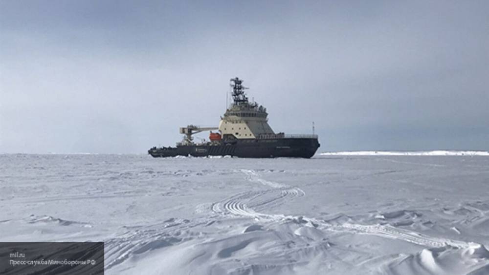 Корабли Северного флота провели маневры в Чукотском море