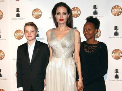 Анджелина Джоли отметила День дочери с Захарой и Вивьен, но без Шайло