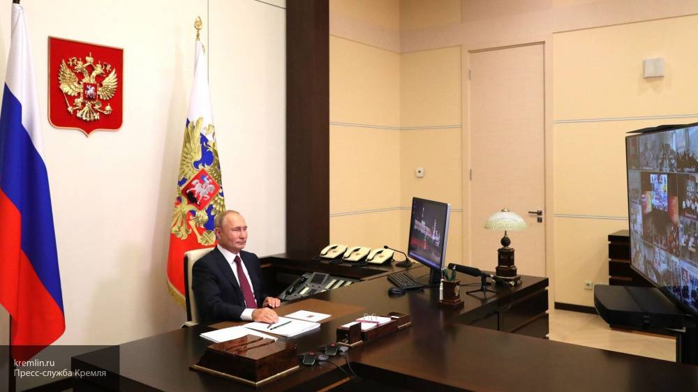 Путин обсудит реализацию нацпроектов с членами Госсовета РФ