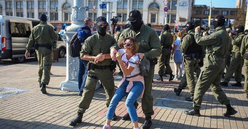 Протесты Беларусь Лукашенко: в Минске задержания на женском марше - видео