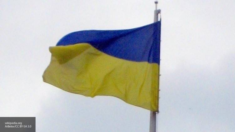 Экс-премьер Украины рассказал, как власти превратили народ в туземцев