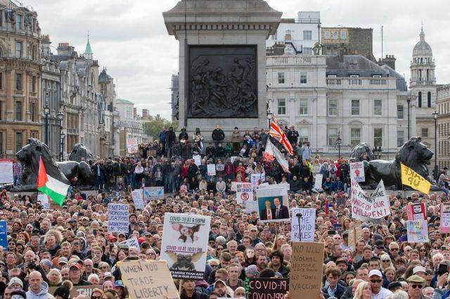 В Лондоне тысячи людей устроили акцию протеста против повторного карантина