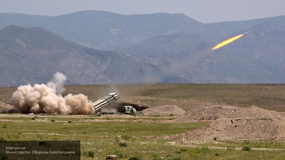 Азербайджанские войска начали массированные обстрелы столицы Карабаха