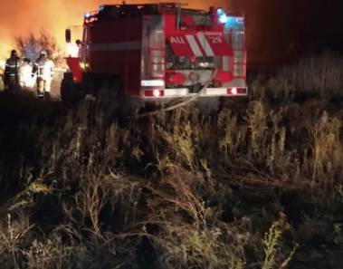 В Аксайском районе потушили ландшафтный пожар