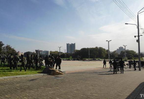 Минск готовится к новым протестам: в центр стягивают силовиков