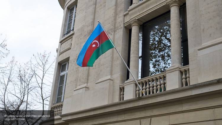 Власти Азербайджана ввели военное положение в некоторых частях страны
