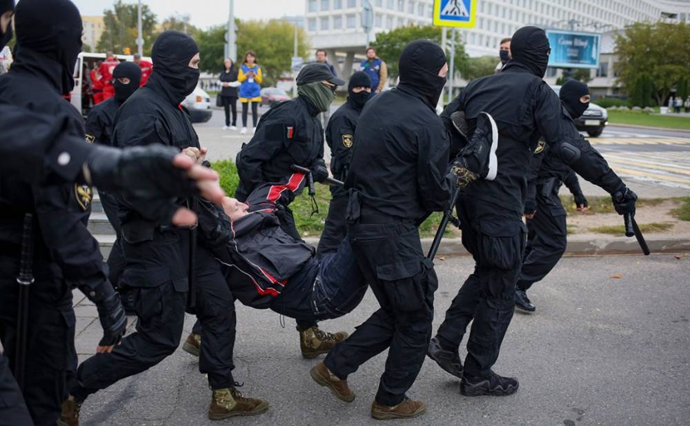 Белорусские силовики задержали более трехсот протестующих