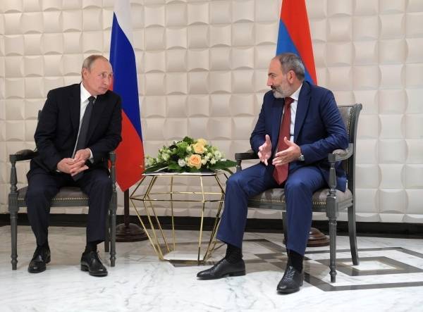 Никол Пашинян провёл телефонный разговор с Владимиром Путиным