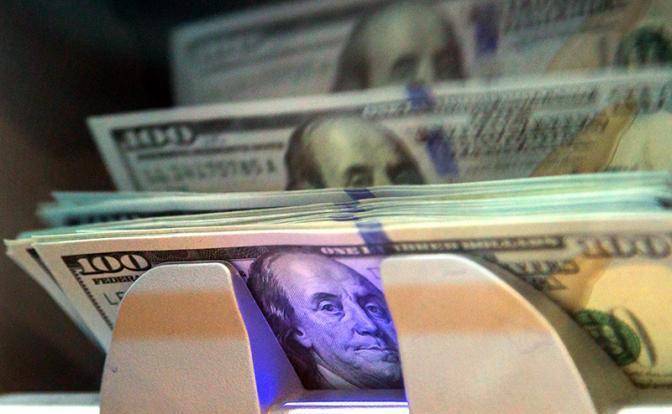 Российские банки столкнулись с массовым оттоком валюты со своих депозитов