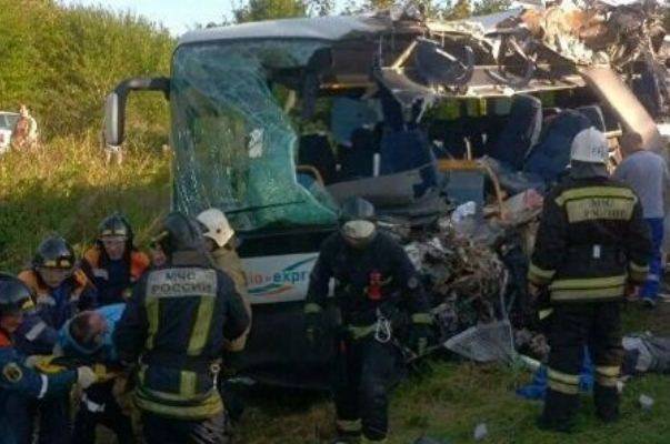 В Калининградской области объявлен траур по погибшим в ДТП с автобусом