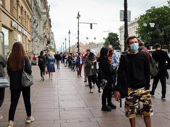 В Петербурге и области за сутки зарегистрировано 300 новых случаев заражения COVID-19