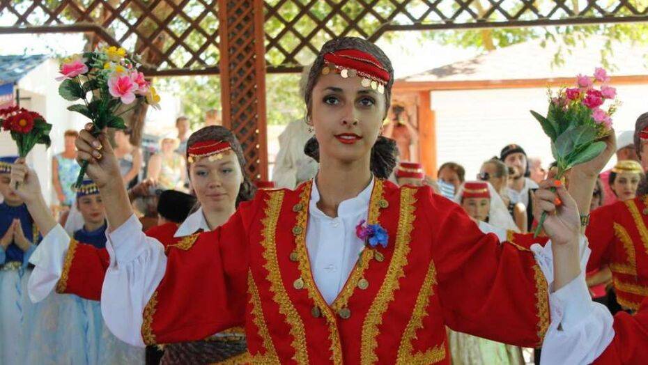 На языке песен и танцев. Особенности работы этнических ансамблей Алматы