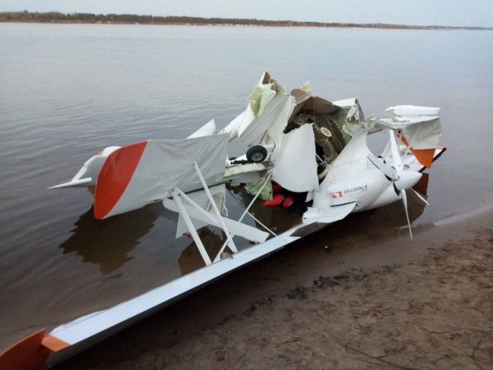 СК проводит проверку по факту падения самолета в Волгу в Кстовском районе