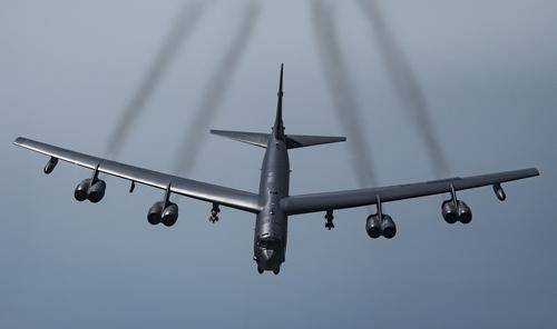 Сайт Avia.pro: США побоялись послать свои бомбардировщики в небо над ДНР и ЛНР