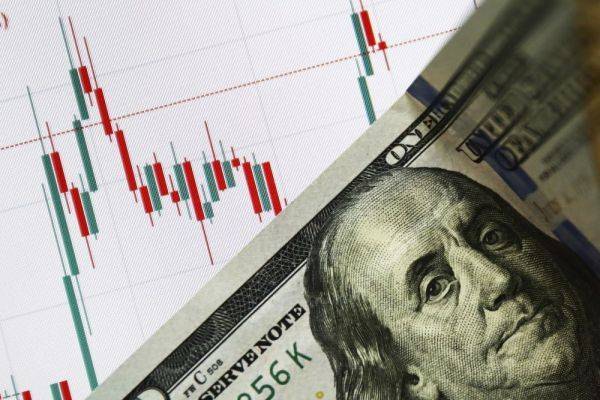 Американский экономист предсказал доллару резкое падение в 2021 году