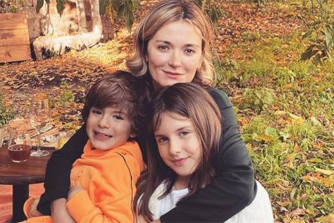 "Год прожит не зря": Надежда Михалкова поделилась новым снимком с детьми в свой день рождения