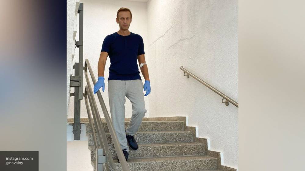Названы причины "тайного визита" Меркель в больницу к Навальному