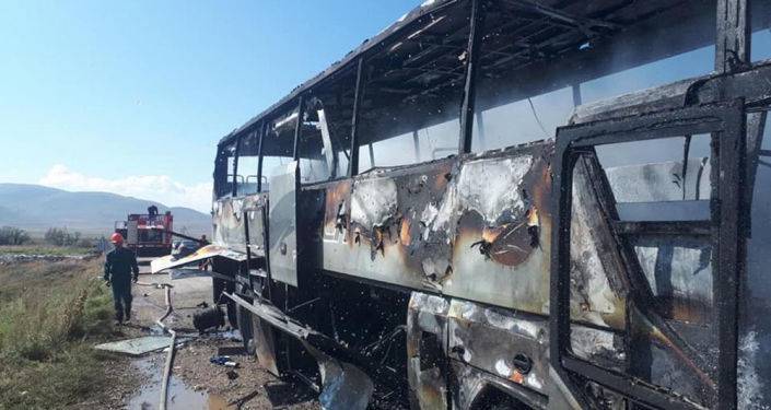 Обнародованы кадры сгоревшего гражданского автобуса в Варденисе – фото