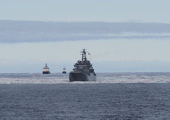 Арктическая группировка Северного флота зашла в Восточно-Сибирское море