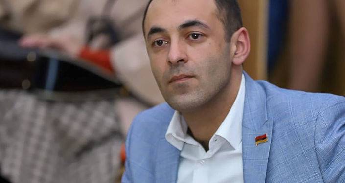 Депутат Тигран Улиханян решил сдать мандат