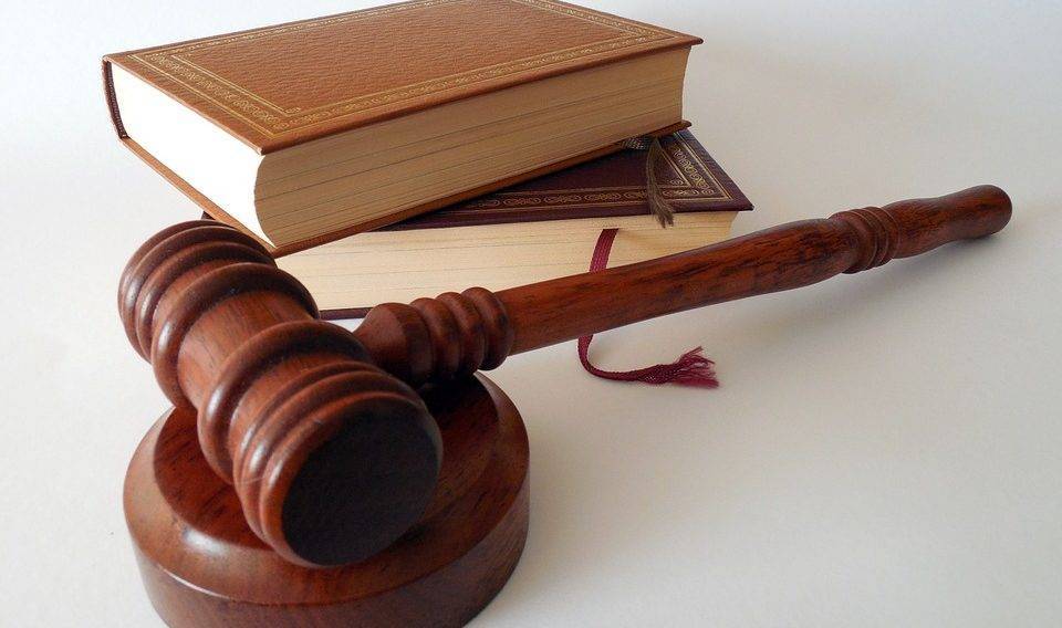 Министр юстиции возмущен решением суда по делу Суркисов против Приватбанка