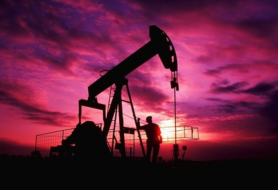 Цены на нефть пытаются найти опору после падения накануне