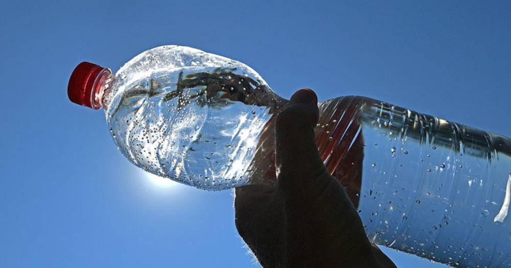 Врач рассказала об опасности воды из пластиковых бутылок