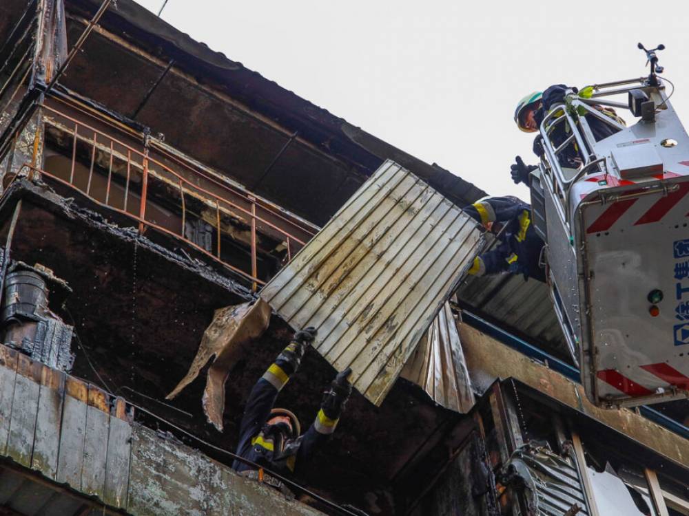 При пожаре в пятиэтажке в Днепре пострадал мужчина