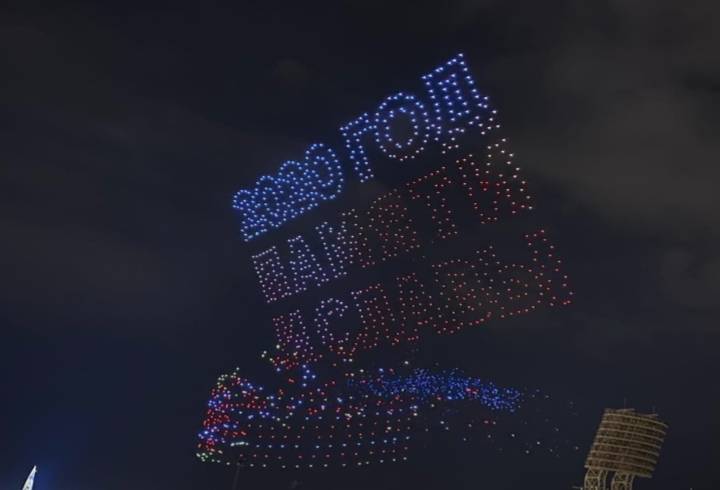Фото и видео: тысячи дронов пролетели в небе над Петербургом в форме голубя мира
