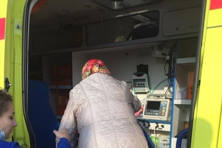 Спасатели эвакуировали с острова Большой Уссурийский пожилую хабаровчанку