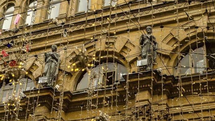 Четырех богинь на фасаде аптеки Феррейна отреставрируют