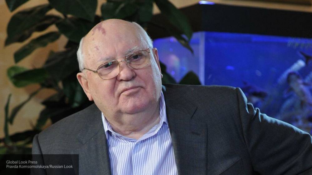 Горбачев призвал государства не вмешиваться в дела Белоруссии