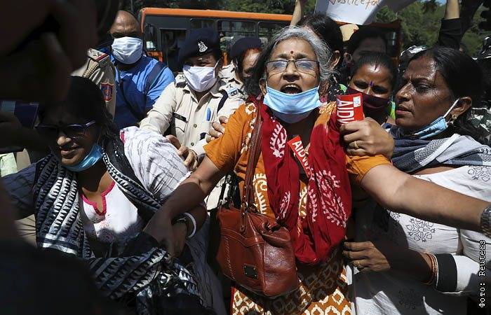 В Индии гибель девушки после изнасилования спровоцировала протесты