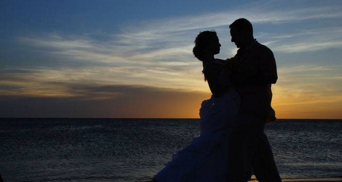 На берегу моря в Китае невеста погибла прямо во время свадебной фотосессии