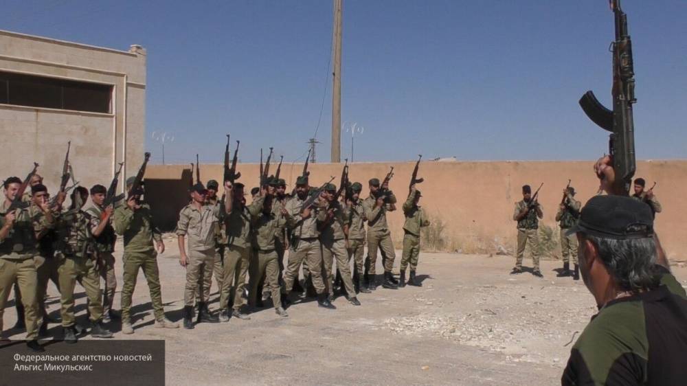 Инструкторы бригады "Лива аль-Кудс" готовят новобранцев в Дейр-эз-Зоре
