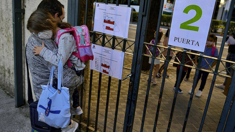 На фоне пандемии испанские родители выступают за домашнее обучение