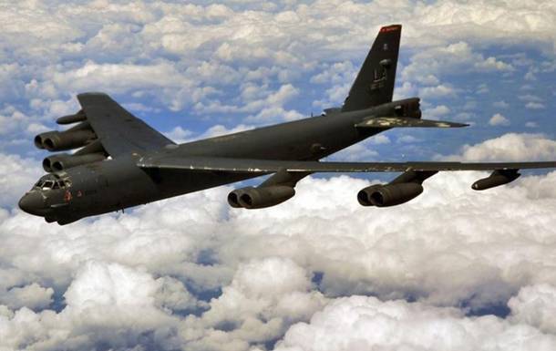 Над Украиной впервые прошли стратегические бомбардировщики ВВС США B-52
